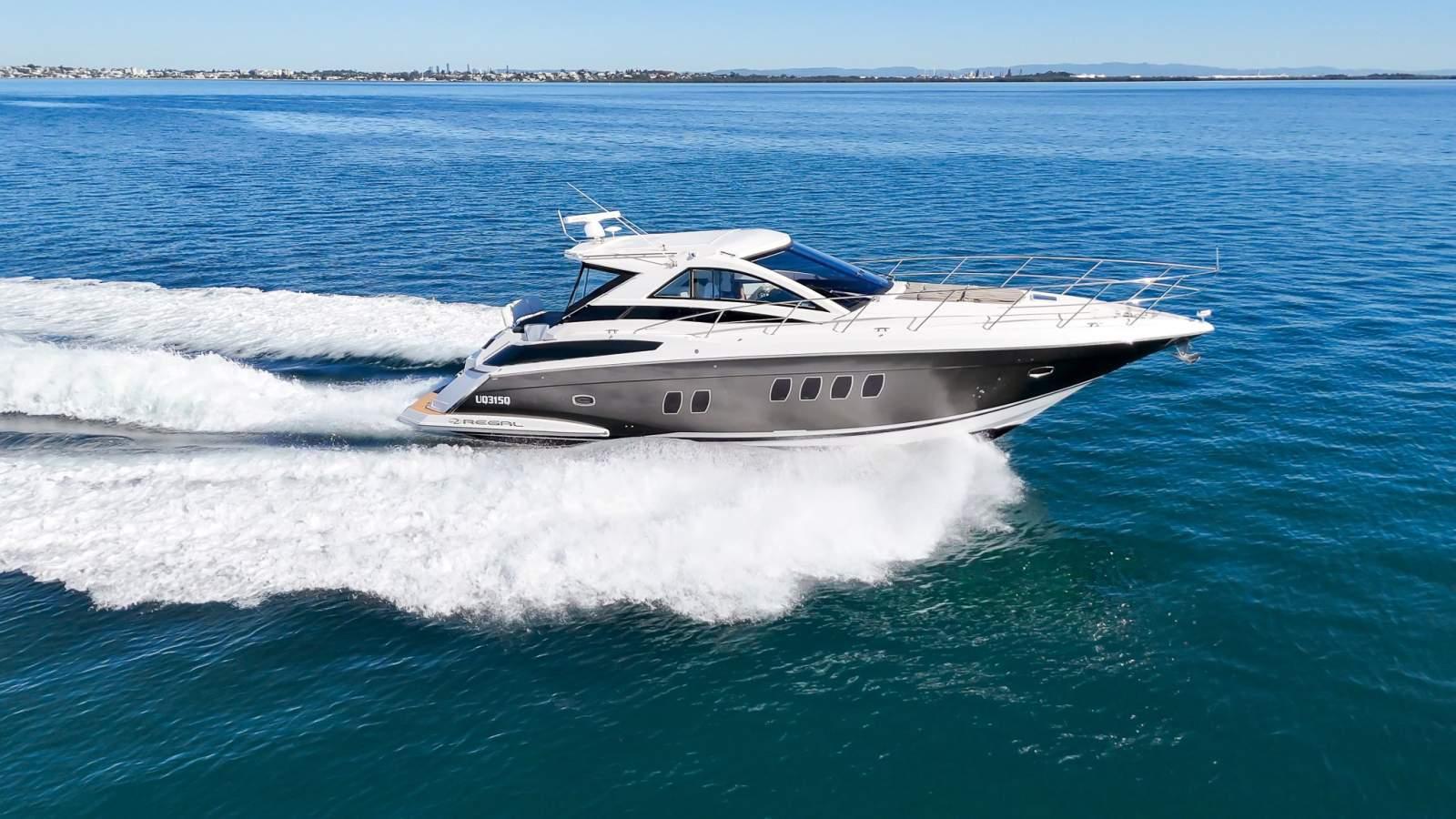 Regal 52 Sports Coupe, photo 3