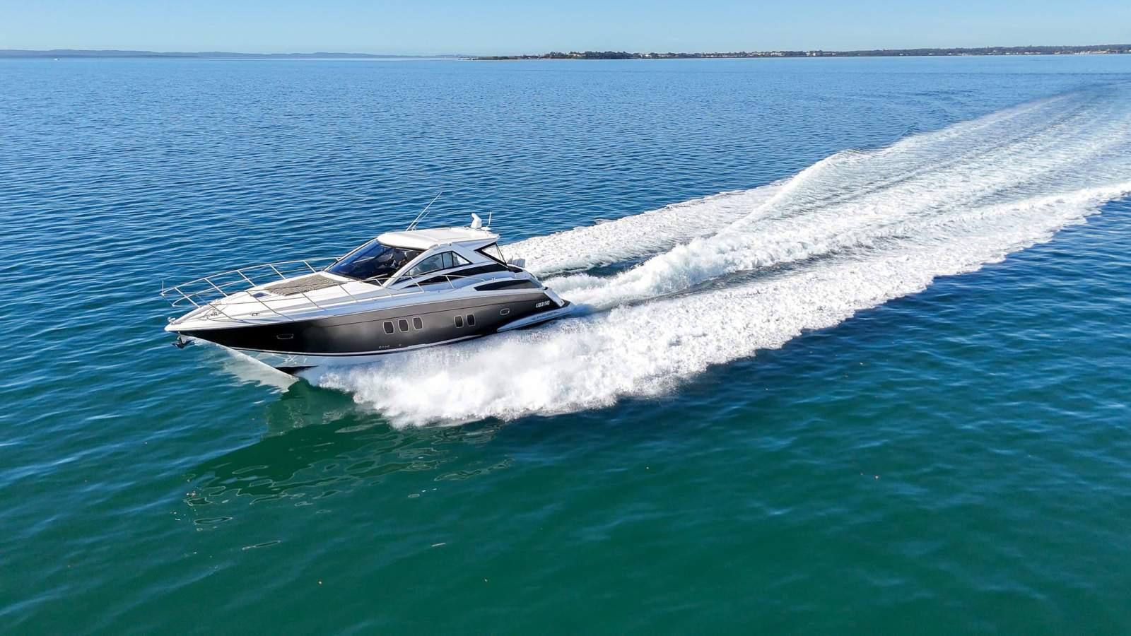 Regal 52 Sports Coupe, photo 5