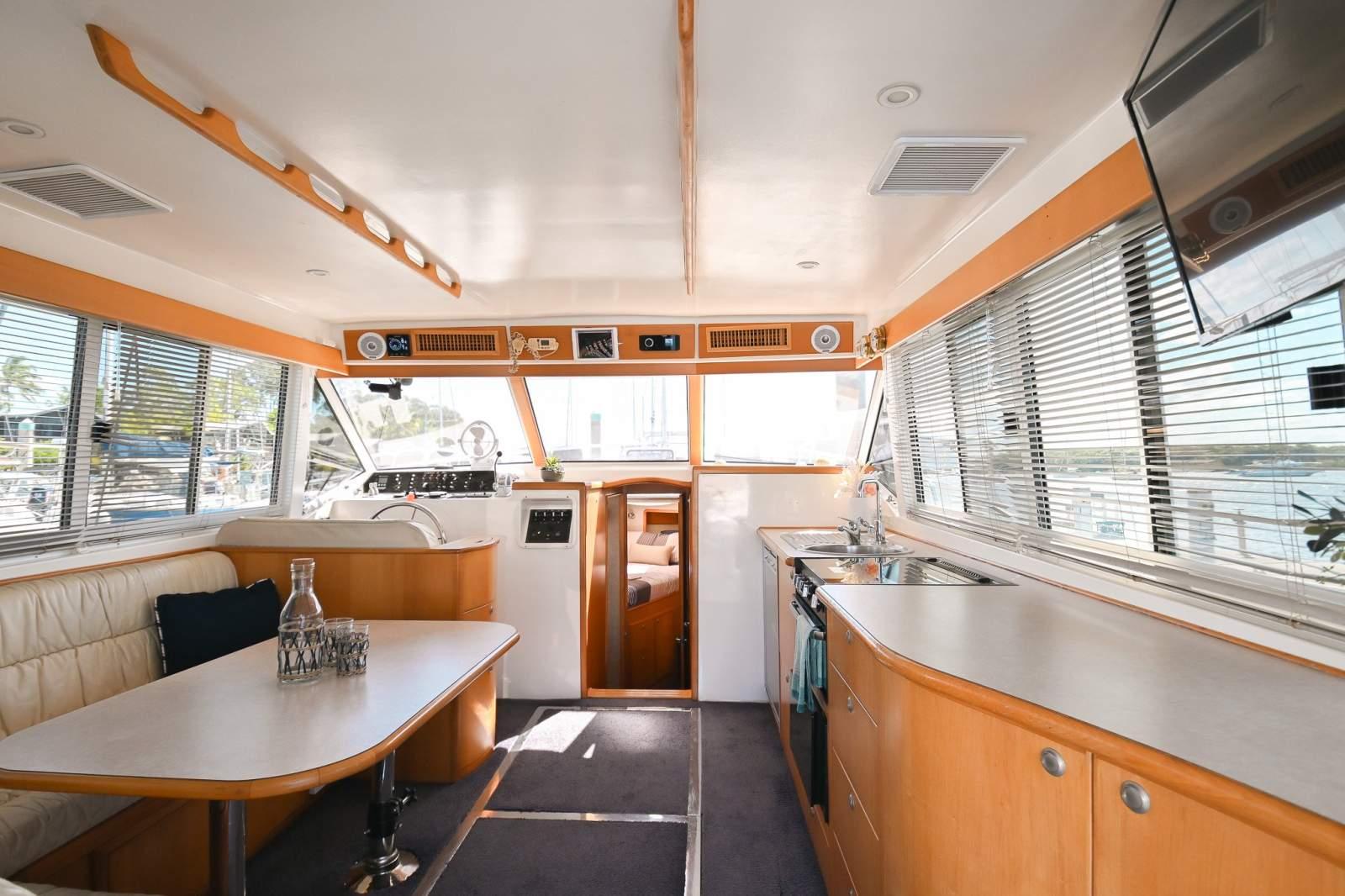 Fairway 36 Flybridge Cruiser, photo 2