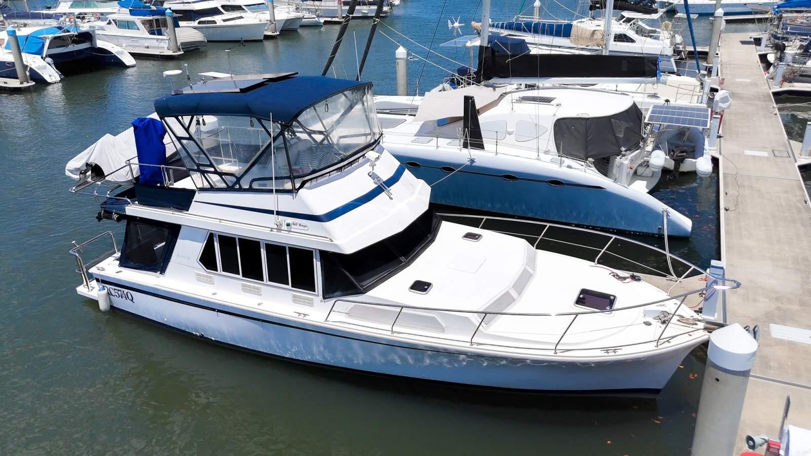 Fairway 36 Flybridge Cruiser, photo 3