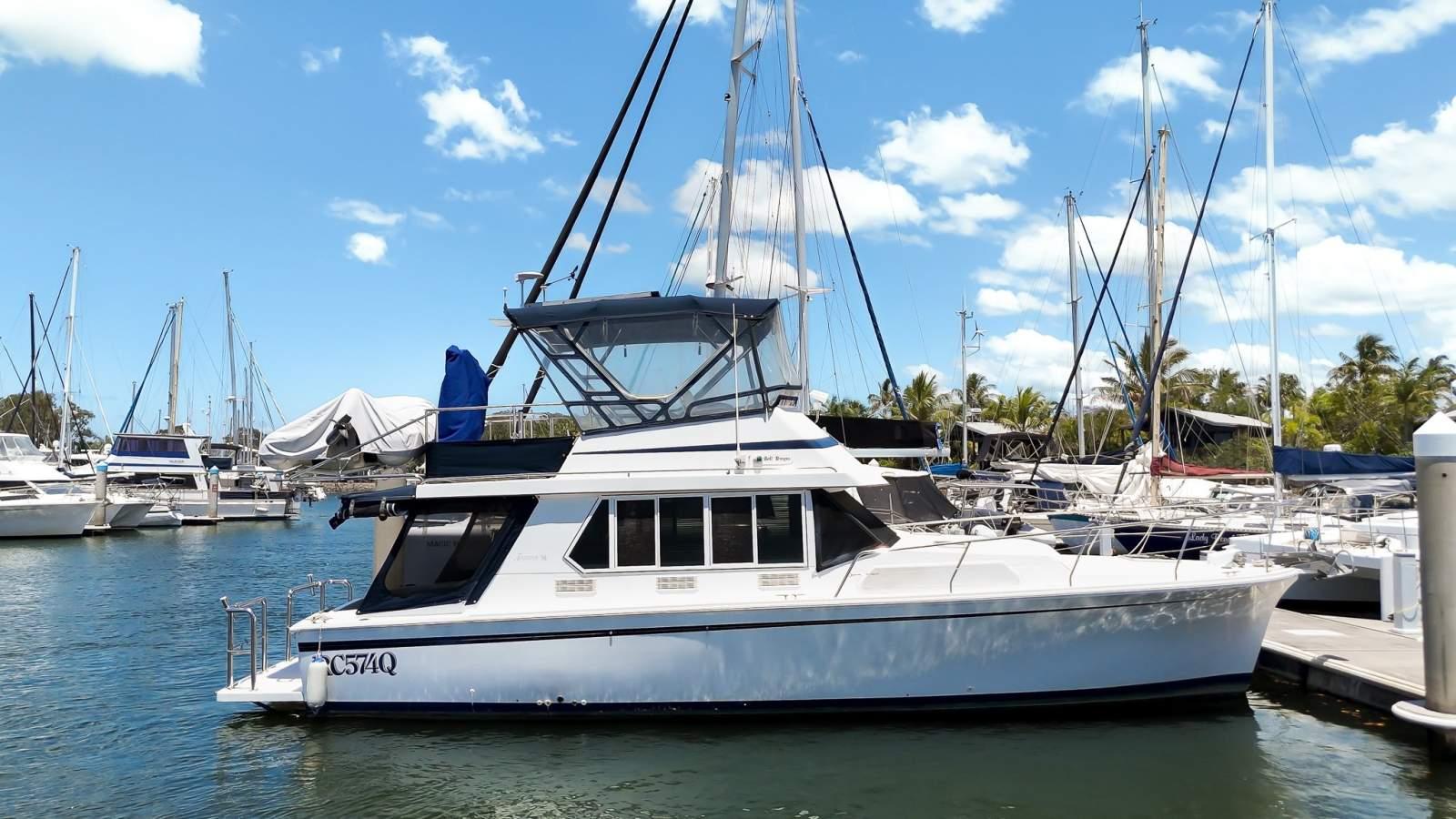 Fairway 36 Flybridge Cruiser, photo 4