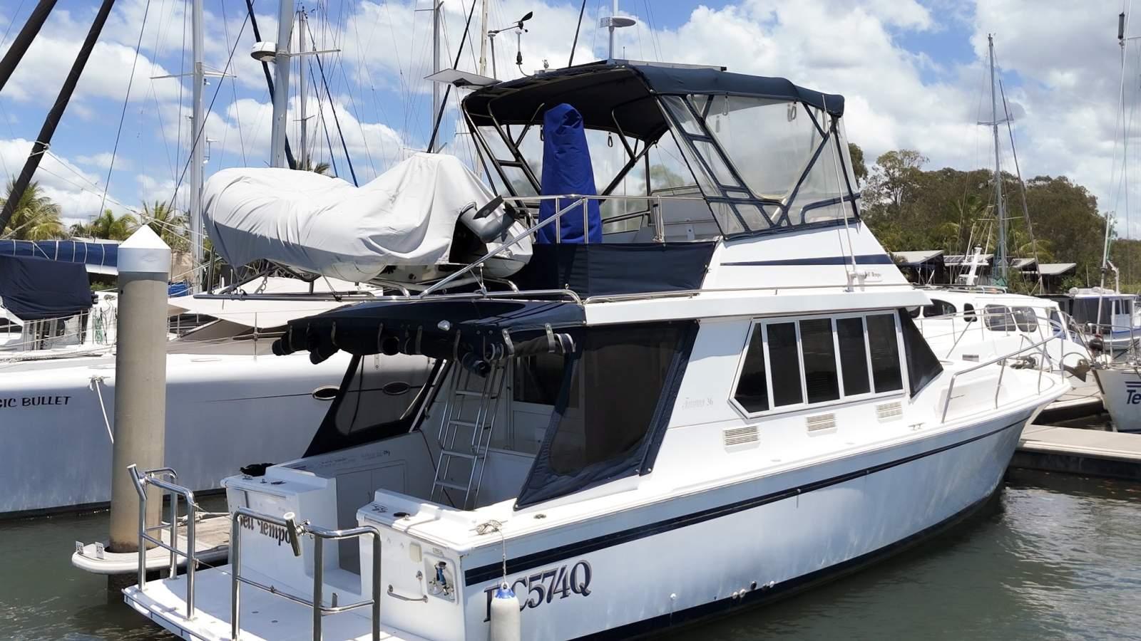 Fairway 36 Flybridge Cruiser, photo 7
