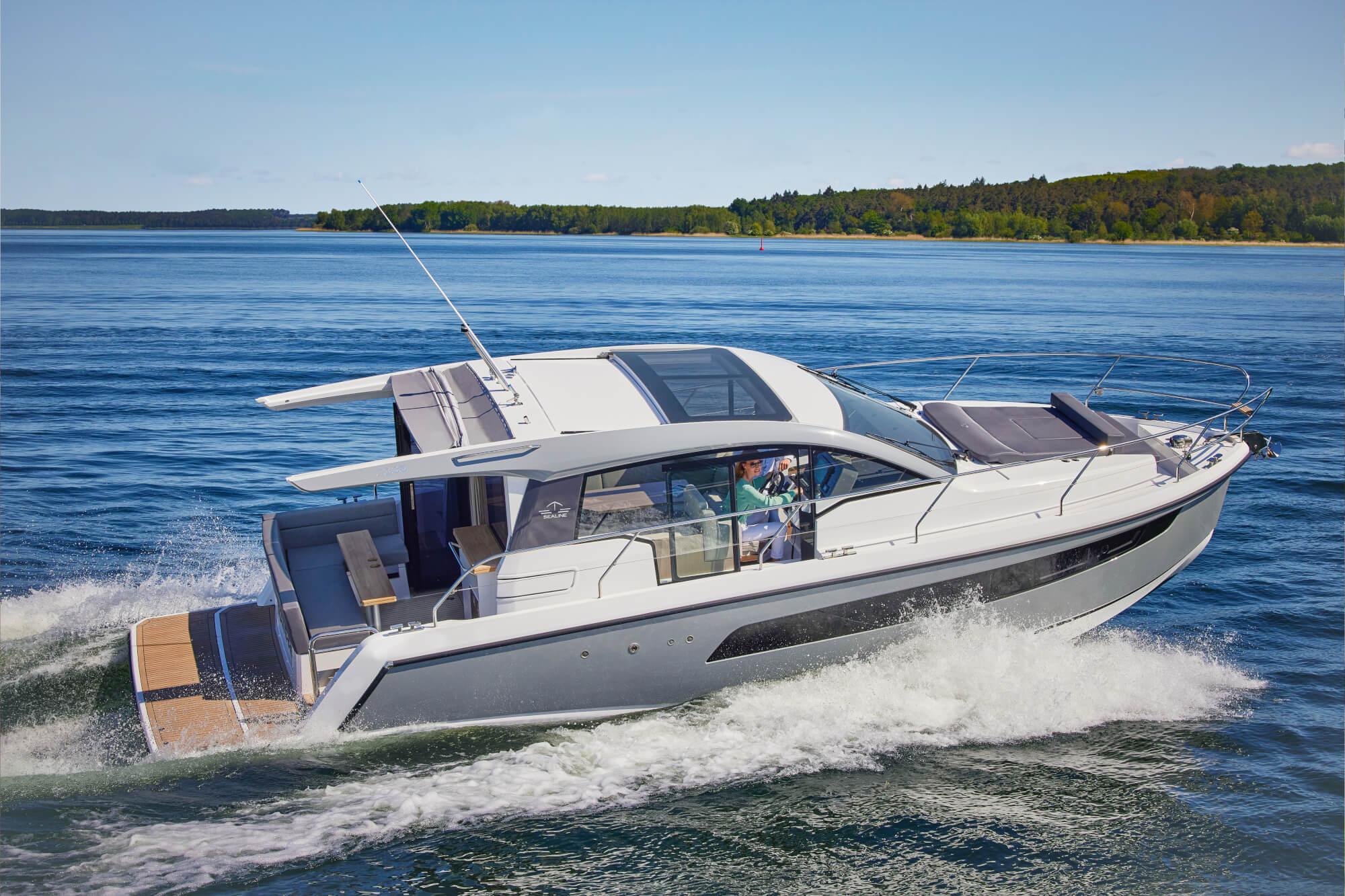 Sealine C335
